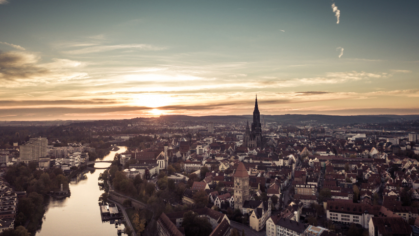 Bild von Ulm, der Donau und Neu-Ulm aus der Vogelperspektive